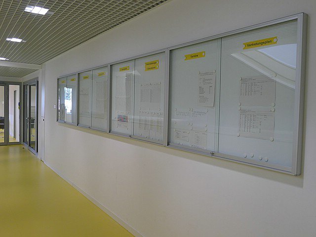 Hauptgebäude-Schwarzes Brett