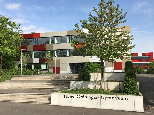 Westbau Eingang1