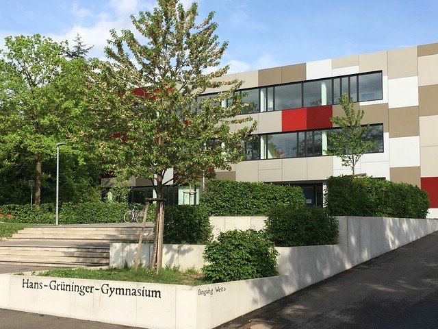 Westbau Eingang2